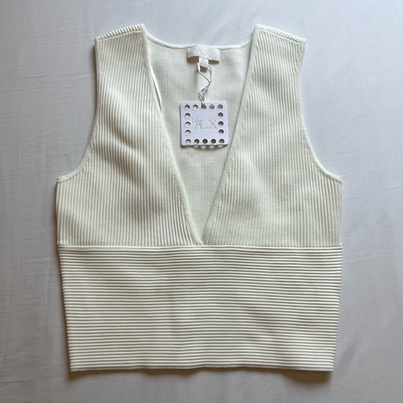 NWT LE’ AL.X ivory cream chunk knit v neck cropped tank top - Picture 1 of 4